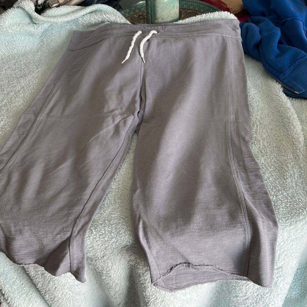 CALVIN KLEIN GRAY CAPRIS/SWEATS